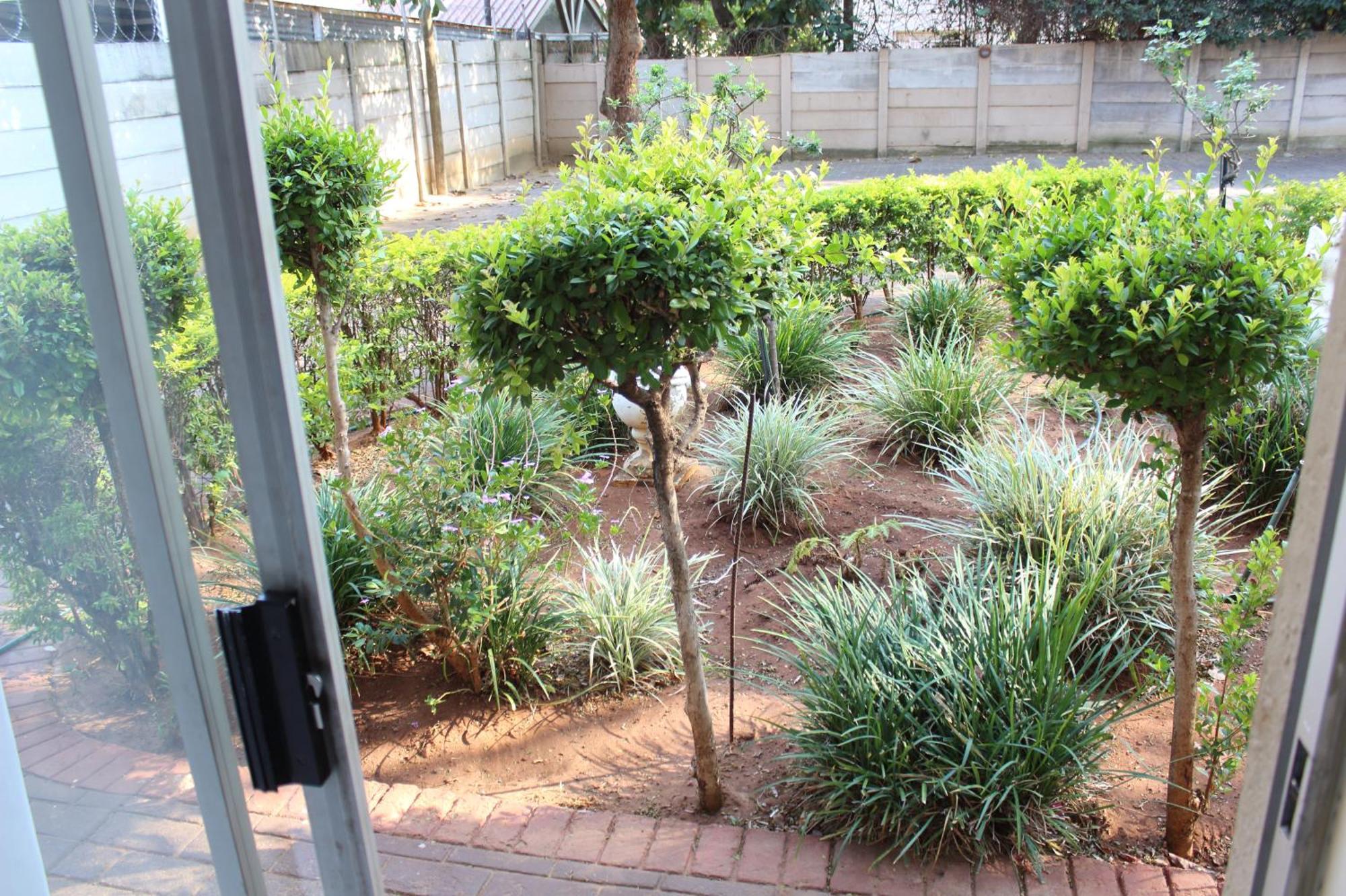 Purple Olive Guest House Pretoria Bagian luar foto