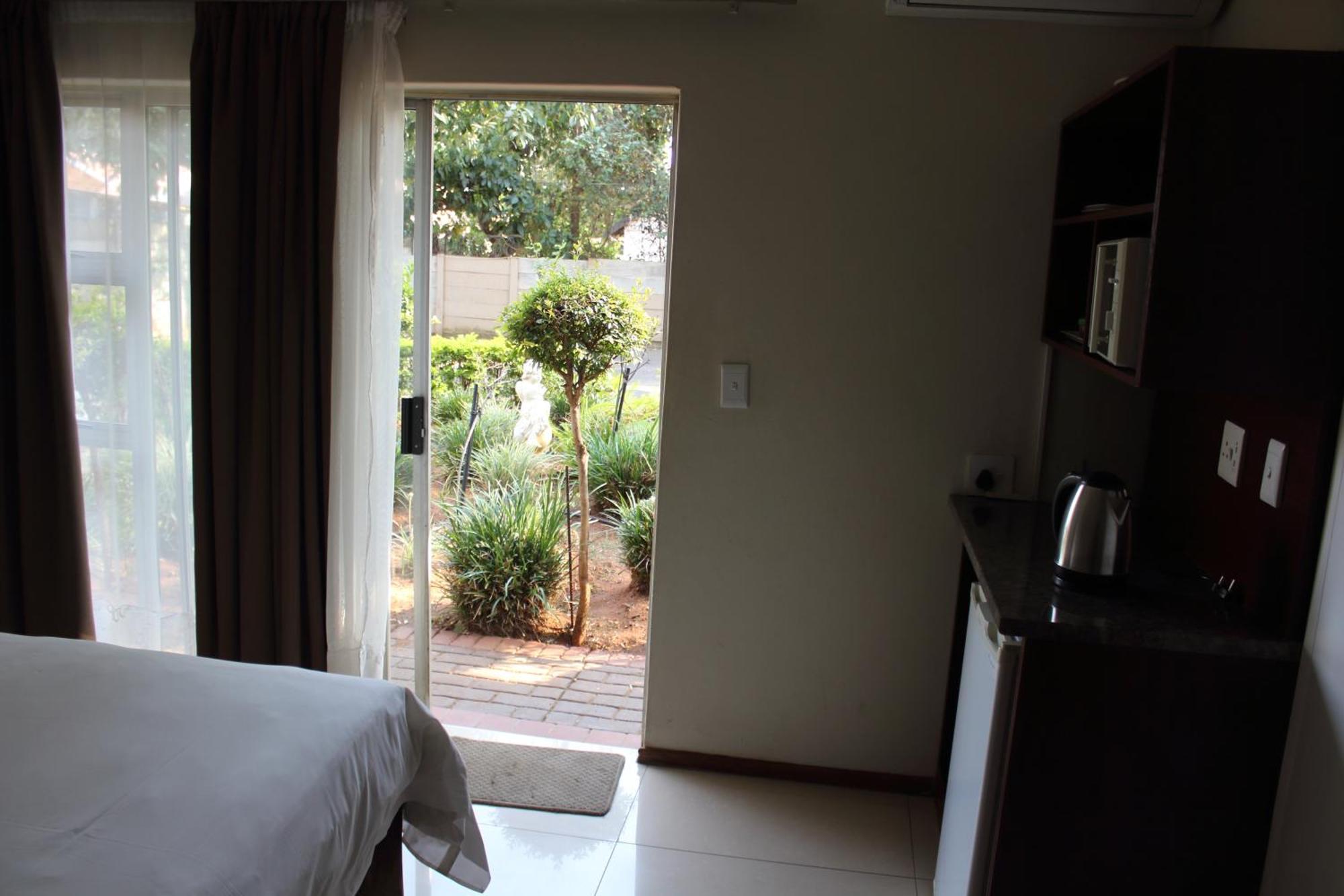 Purple Olive Guest House Pretoria Bagian luar foto