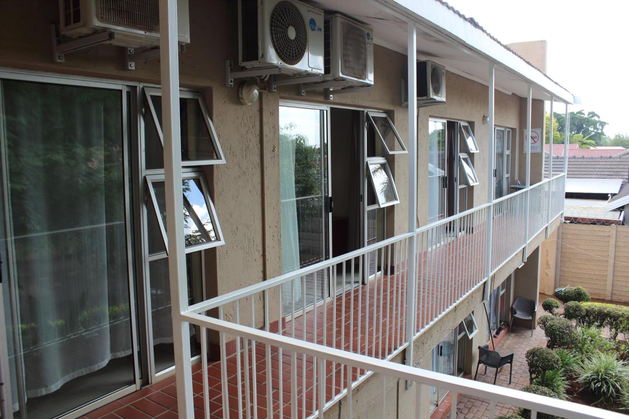 Purple Olive Guest House Pretoria Bagian luar foto