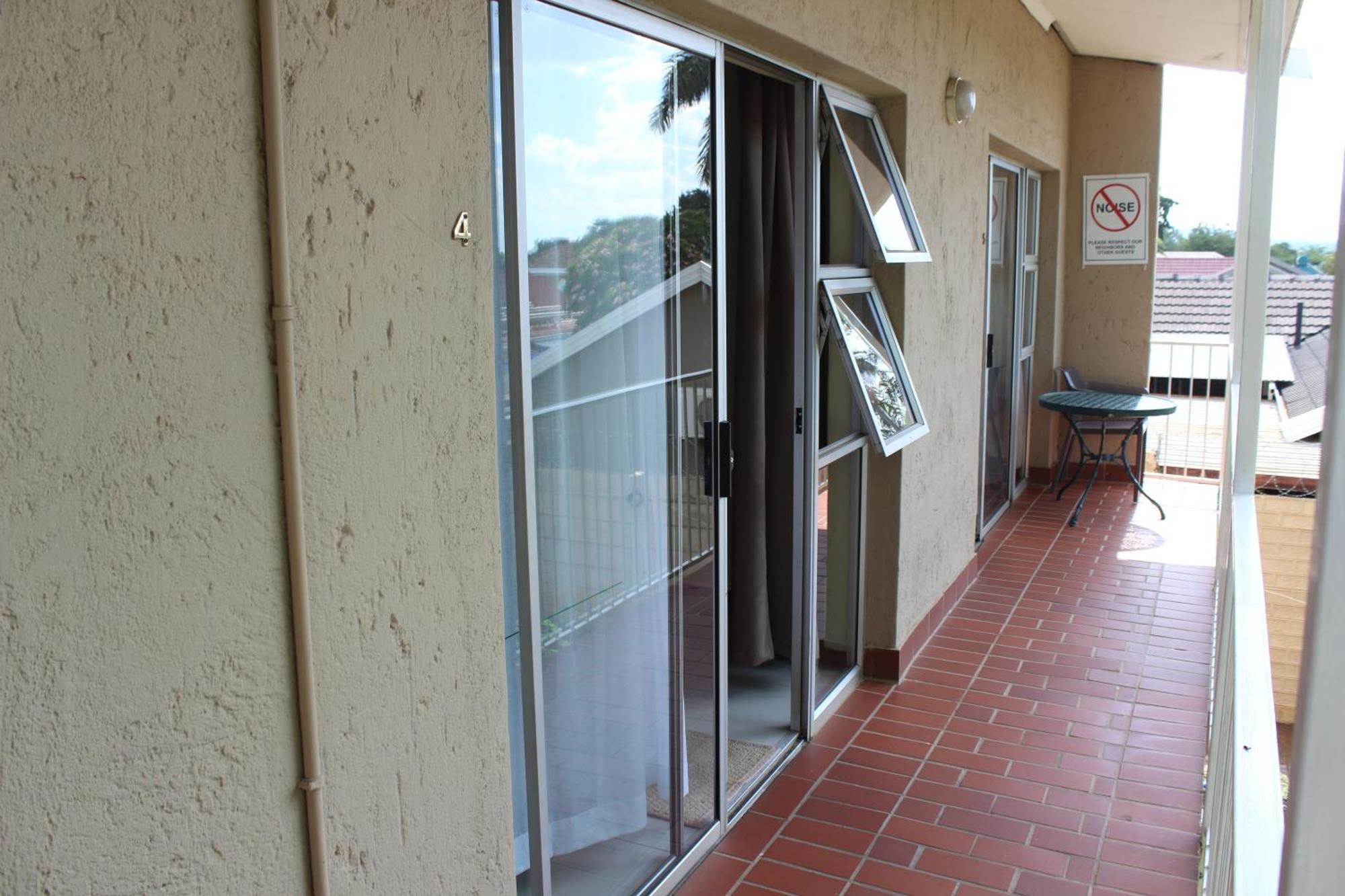 Purple Olive Guest House Pretoria Bagian luar foto