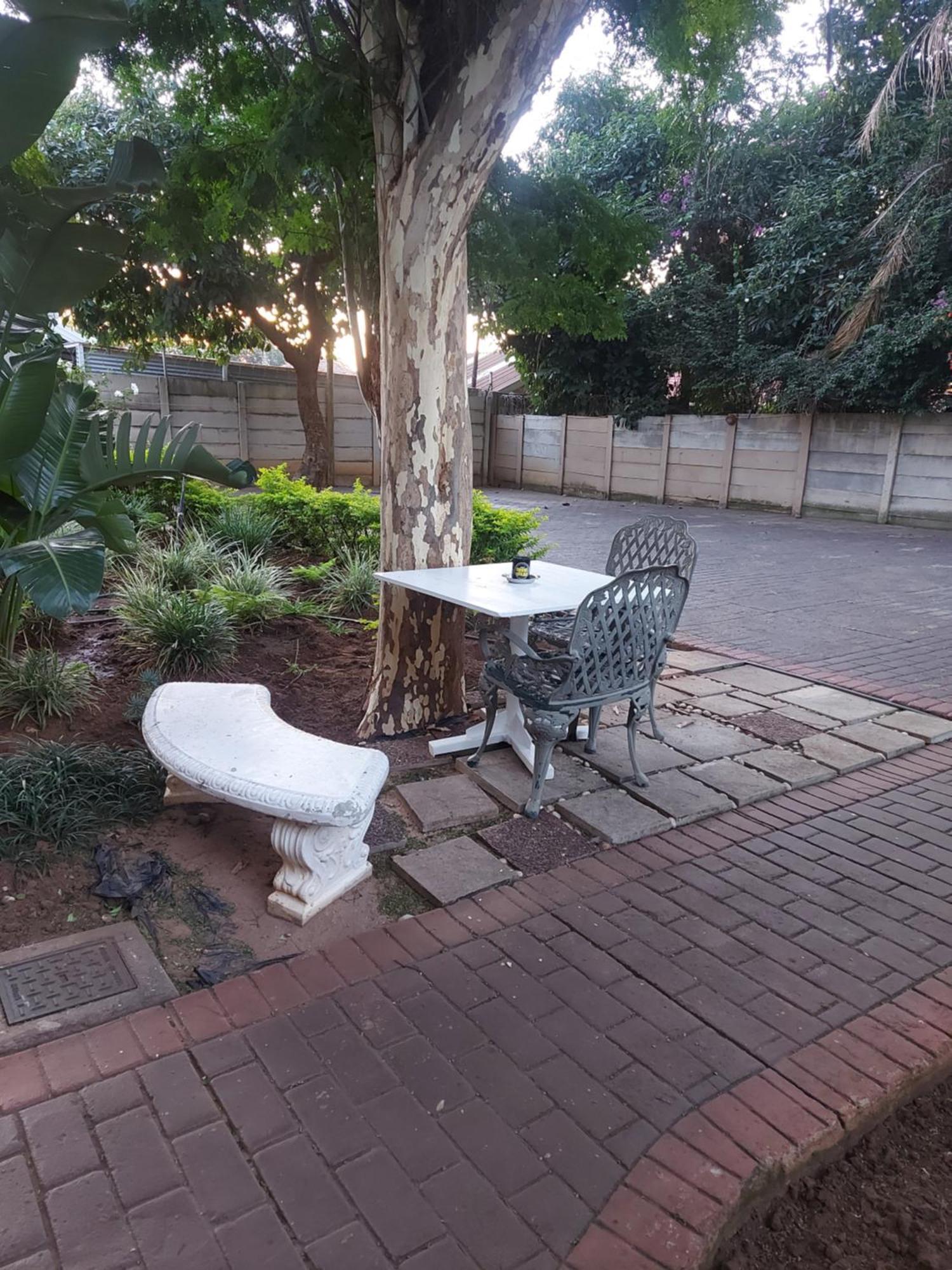 Purple Olive Guest House Pretoria Bagian luar foto